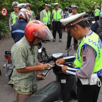 viral-gak-bayar-pajak-kendaraan-bakal-dihancurin-polisi-bucin-auto-ngegas