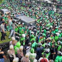 viral-kelompok-ojol-dan-depkolektor-saling-serang-di-sleman-4-ojol-luka-bacok