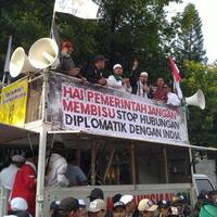 demo-di-depan-kedubes-ketum-pa-212-ancam-sweeping-wn-india-di-ri