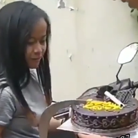 potong-kue-tart-pakai-pisau-sudah-biasa-kalau-pakai-celurit-kayak-gini-gimana