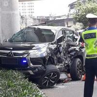 pengemudi-bus-transjakarta-tabrak-mobil-pajero-di-kebayoran-lama