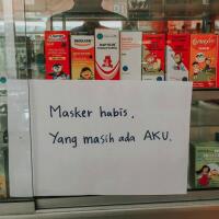 foto-lucu-apotek-warga-sampai-kucing-pun-hindari-corona
