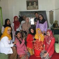 coc-regional-kebudayaan-hanya-di-jogja-siswa-sekolah-pakai-kebaya-dan-bawa-keris