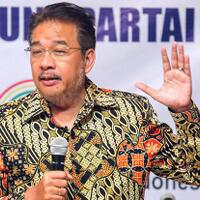 denny-ja-raih-penghargaan-sastra-tingkat-asean-dari-malaysia