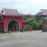 mendekam-di-kamar-tua-dan-terdampar-di-hutan-semarang