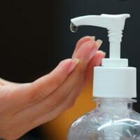 remaja-ini-jual-hand-sanitizer-rp-10-sekali-pompa-di-sekolahnya-emaknya-geregetan