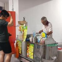 terapkan-prinsip-hidup-jujur-kakek-pedagang-es-krim-ini-tolak-kembalian-dari-pembeli