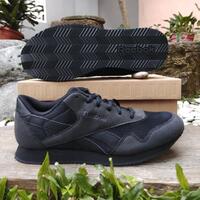 sepatu-sneakers-pria-yang-desainnya-kekinian-ada-brand-lokal-juga