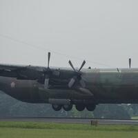 hercules-c-130-terbang-menuju-china-jemput-9-ton-alkes
