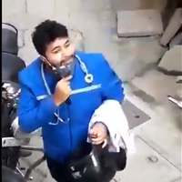 viral-dokter-pulang-kerja-disambut-tepuk-tangan-dari-tetangga