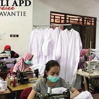anne-avantie-jahit-baju-hazmat-utk-disumbangkan-ke-paramedis-yg-merawat-pasien-corona