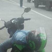 kisah-ojol-bikin-panik-petugas-di-lebak-bulus-tergeletak-di-motor-dan-ternyata-tidur