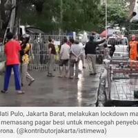 warga-pasang-pagar-di-jalan-jati-pulo-jakarta-barat-lockdown