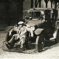 penangkap-pejalan-kaki--inovasi-aneh-untuk-menghindari-kematian-di-jalan