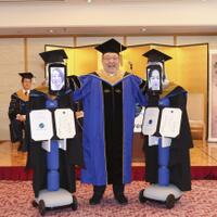 akibat-corona-wisuda-di-jepang-diwakilkan-robot-5-potretnya-bikin-iri-hati