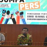 pemprov-jabar-salurkan-ribuan-bantuan-apd-untuk-sumedang-hari-ini