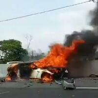 wakil-jaksa-agung-arminsyah-tewas-mobilnya-terbakar-di-tol-jagorawi