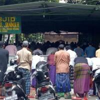 warga-resah-masjid-miftaahul-jannah-masih-gelar-salat-jumat-saat-psbb