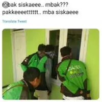 kelar-antar-makanan-driver-ojol-malah-mewek-dapat--surat-cinta