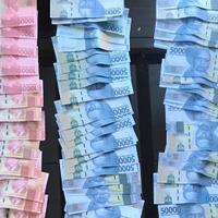 istri-histeris-saat-diajak-suami-belanja-duit-rp-29-juta-di-jok-motor-raib