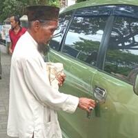 berkeliaran-sambil-akting-buta-2-pasang-pengemis-dicokok-polisi