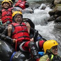wajib-coba-cikadongdong-river-tubing-majalengka-uji-adrenalin