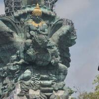 patung-panglima-tiongkok-tertinggi-se-asia-tenggara-di-tuban-mendadak-roboh