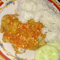 makan-siang-kuy-kita-intip-ayam-geprek-sambel-pedas-bikin-dower