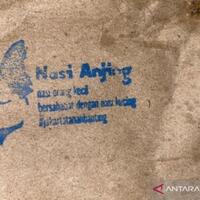 geger-bantuan-nasi-bungkus-bergambar-anjing-di-tanjung-priok