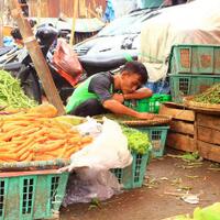 jeritan-pedagang-kaki-lima-saat-mudik-dilarang-karena-corona