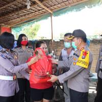 kabid-humas-poldasu--polres-sergai-beri-bantuan-kepada-etnis-tiongha