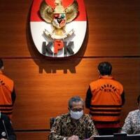 jenguk-novel-pasca-teror-air-keras-iwan-bule-sebut-nama-nama-jenderal