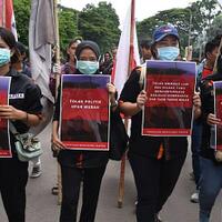cara-unik-buruh-memperingati-hari-may-day-di-tengah-pandemik-korona