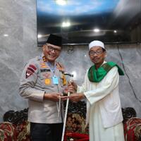kapolda-sumut-terima-tongkat-berkulit-mutiara