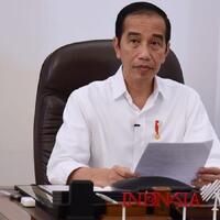 soroti-penerapan-psbb-jokowi-saya-lihat-di-kampung-masih-berkerumun-ramai