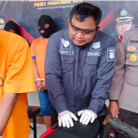 sungguh-memalukan-para-pria-ini-sering-ke-masjid-tetapi-bukan-untuk-salat