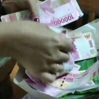 viral-juragan-tas-pasuruan-bagi-nasi-bungkus-isi-uang-rp-1-juta