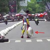 red-flag-sampai-black-flaginilah-arti-warna-bendera-yang-dikibarkan-dalam-moto-gp