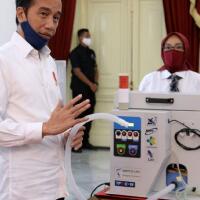jokowi-pamer-ri-bisa-produksi-sendiri-55-jenis-alkes-lawan-covid-19