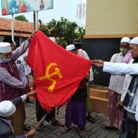 heboh-ulama-bakar-bendera-pki-harfly-dapatkan-bendera-kesannya-bin-dianggap-remeh