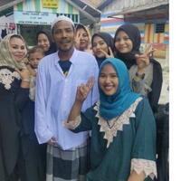 m-nuh-pemenang-lelang-motor-listrik-jokowi-menampakkan-diri-dielu-elukan-warga