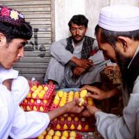 adu-telur-mewarnai-perayaan-lebaran-di-afghanistan