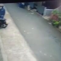 video-viral-seorang-pencuri-sepeda-motor-berhasil-ditangkap-dengan-galon-air-mineral