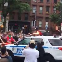 2-mobil-polisi-di-new-york-tabrak-para-demonstran-pembunuhan-floyd