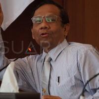 fadli-zon-sebut-ruu-hip-tak-penting-mahfud-ketawa-yang-usul-lembaga-anda