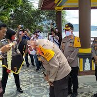 kapolda-sumut-disambut-hangat-tiba-di-samosir-negri-kepingan-surga