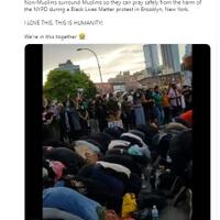 viral-demonstran-george-floyd-lindungi-jemaah-yang-salat