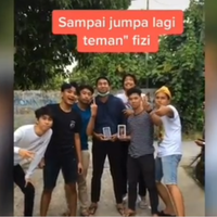 friendship-goals-viral-remaja-patungan-buat-beli-hp-teman-kisahnya-bikin-terharu