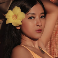 model-seksi-julia-mango-unggah-video-ciuman-di-ig-netizen-hareudang