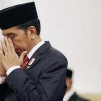 jokowi-masuk-masjid-bersepatu--tak-tahu-cara-salat-dengan-benar